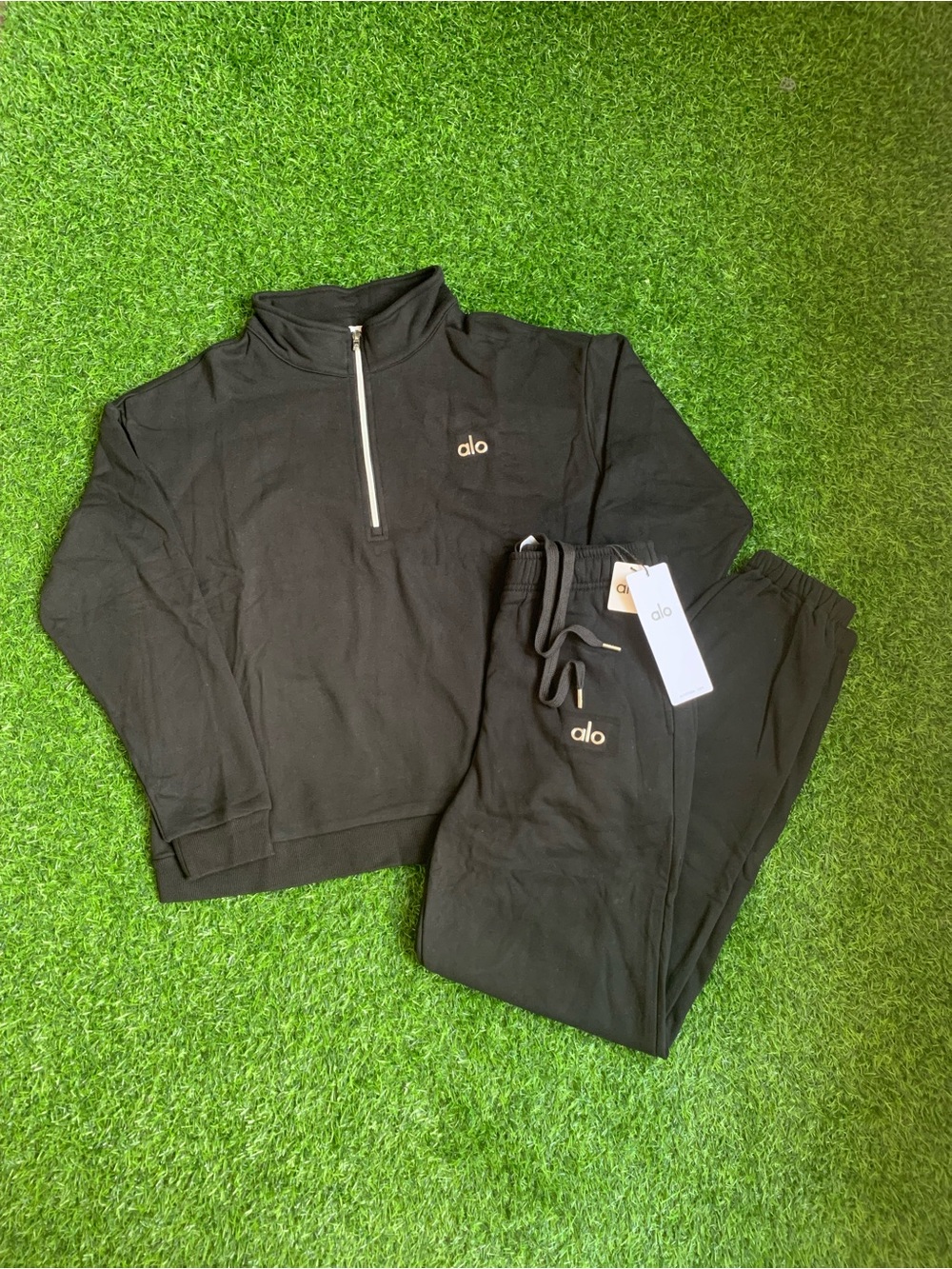 ALO Yoga Black Quarter zip & Joggers Set